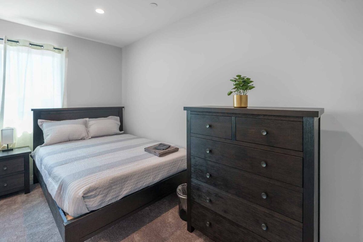 photo of a bed in an residential rehab and medical detox treatment center