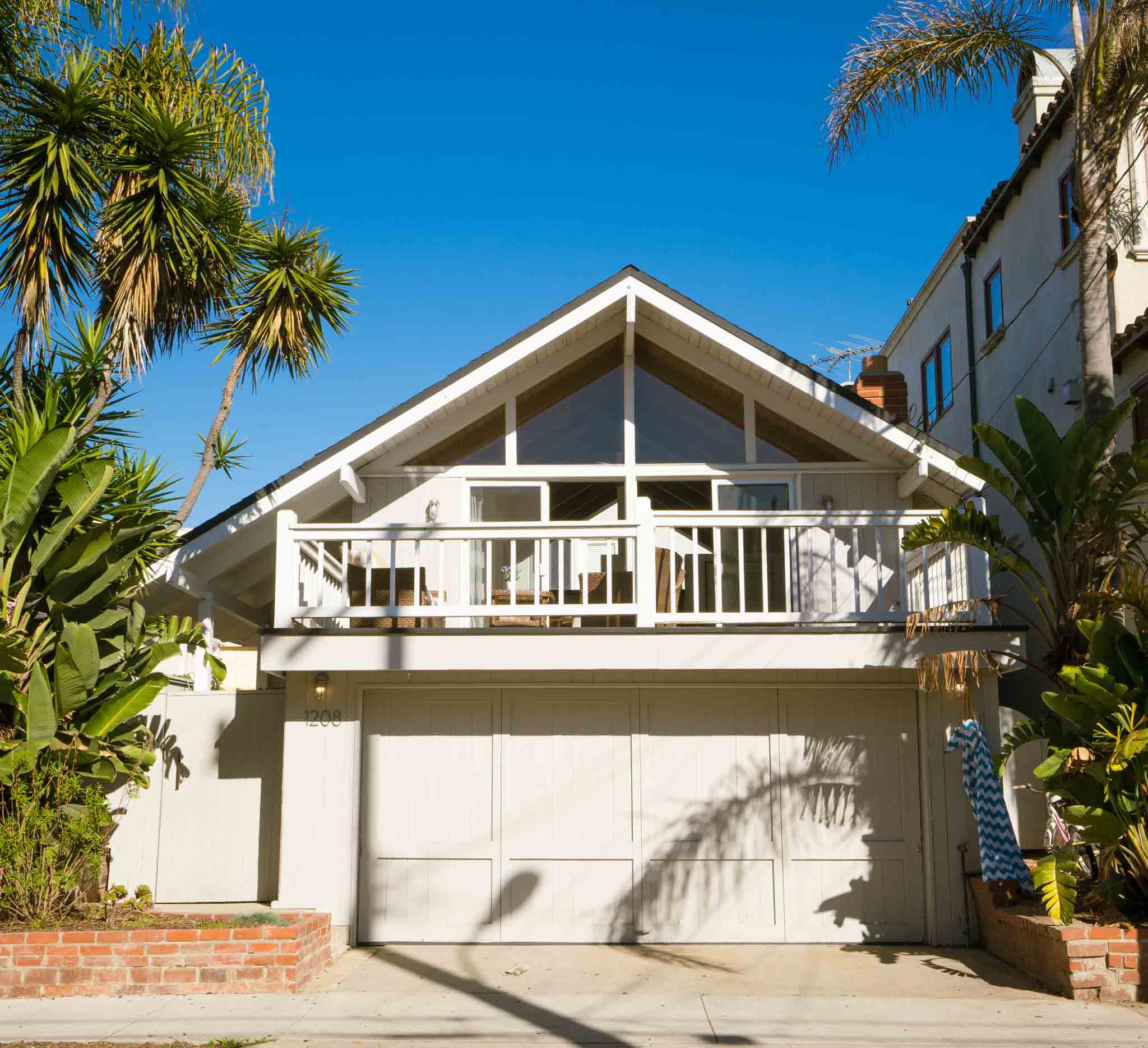 los mental health residential by the beach -front view