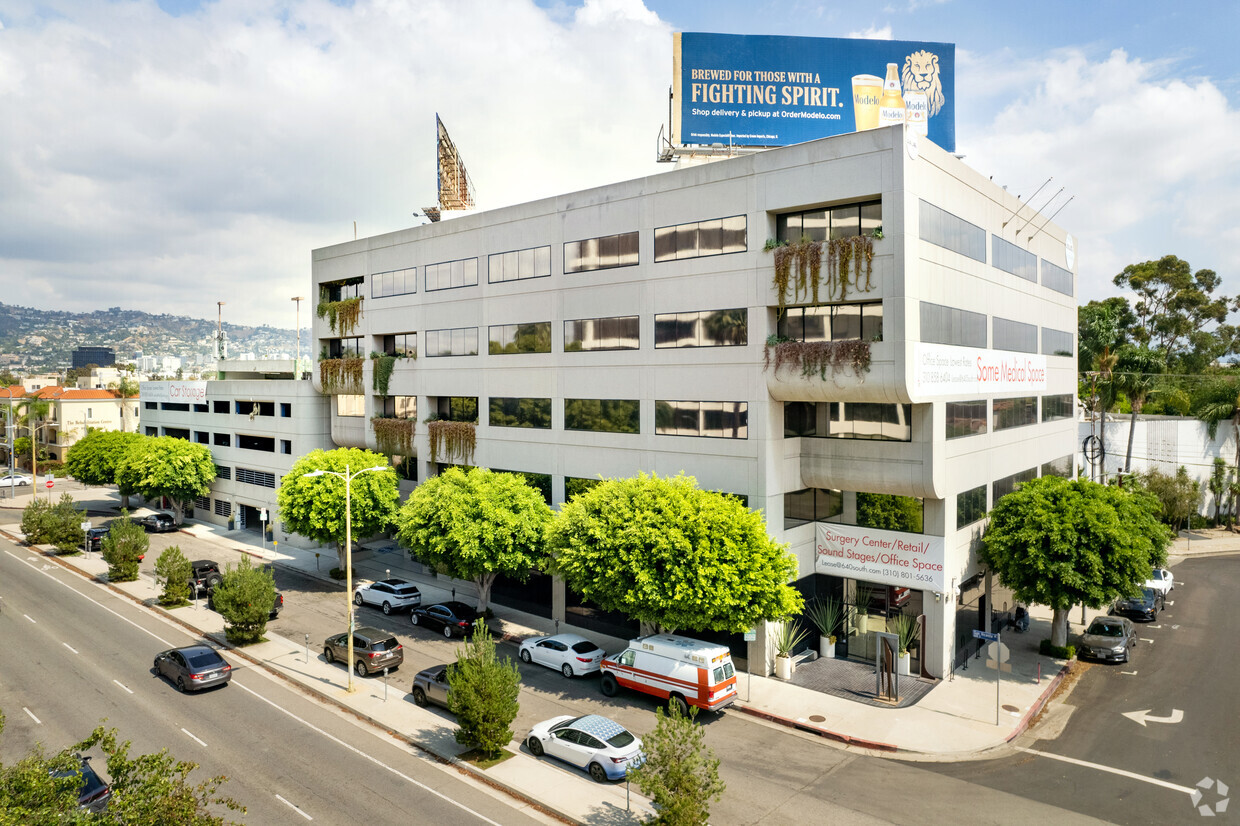 Exterior view of Clear Recovery Center mental health outpatient treatment center for teens and adults in los angeles