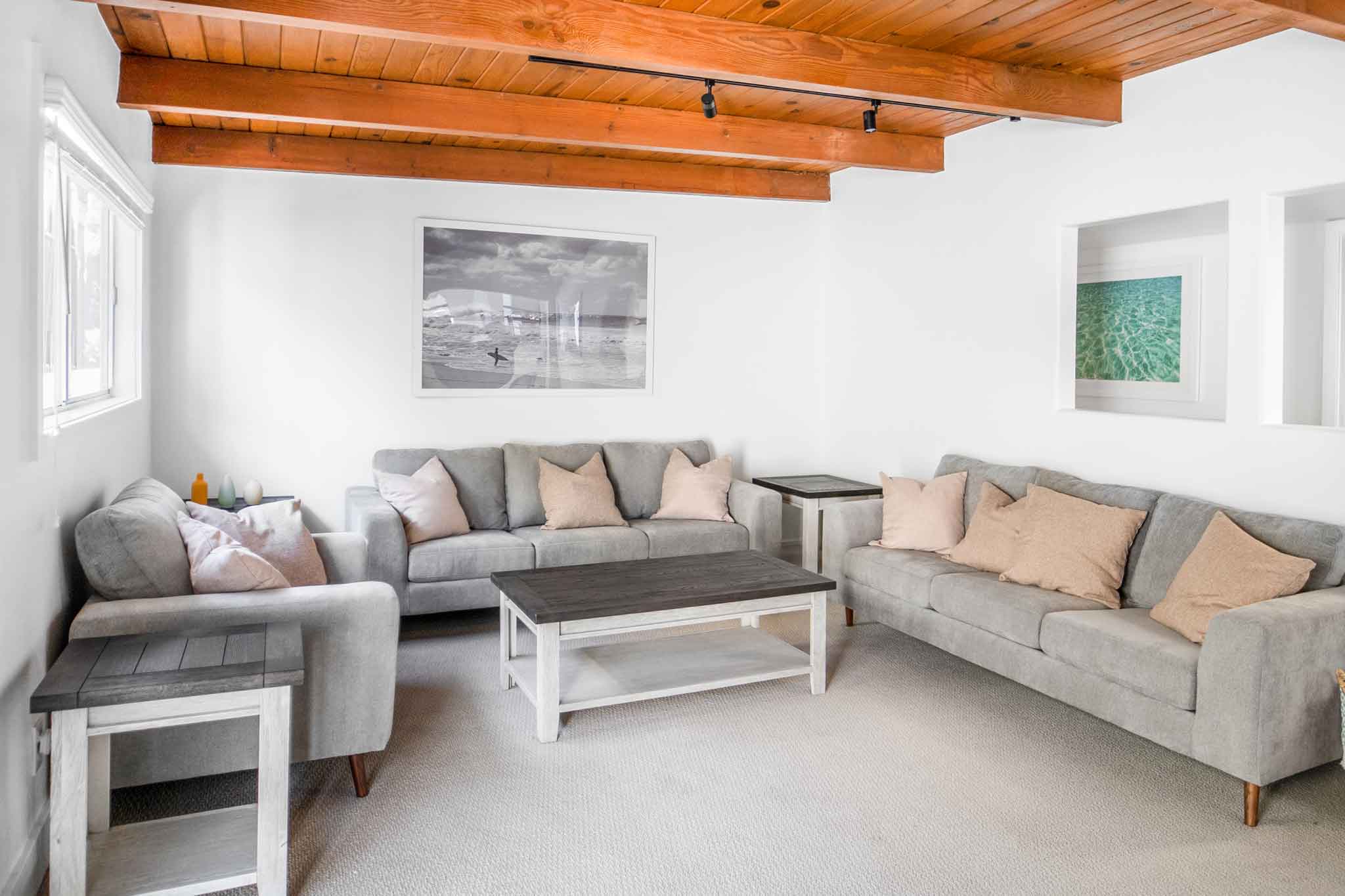 photo of the living room in an opioid detox program