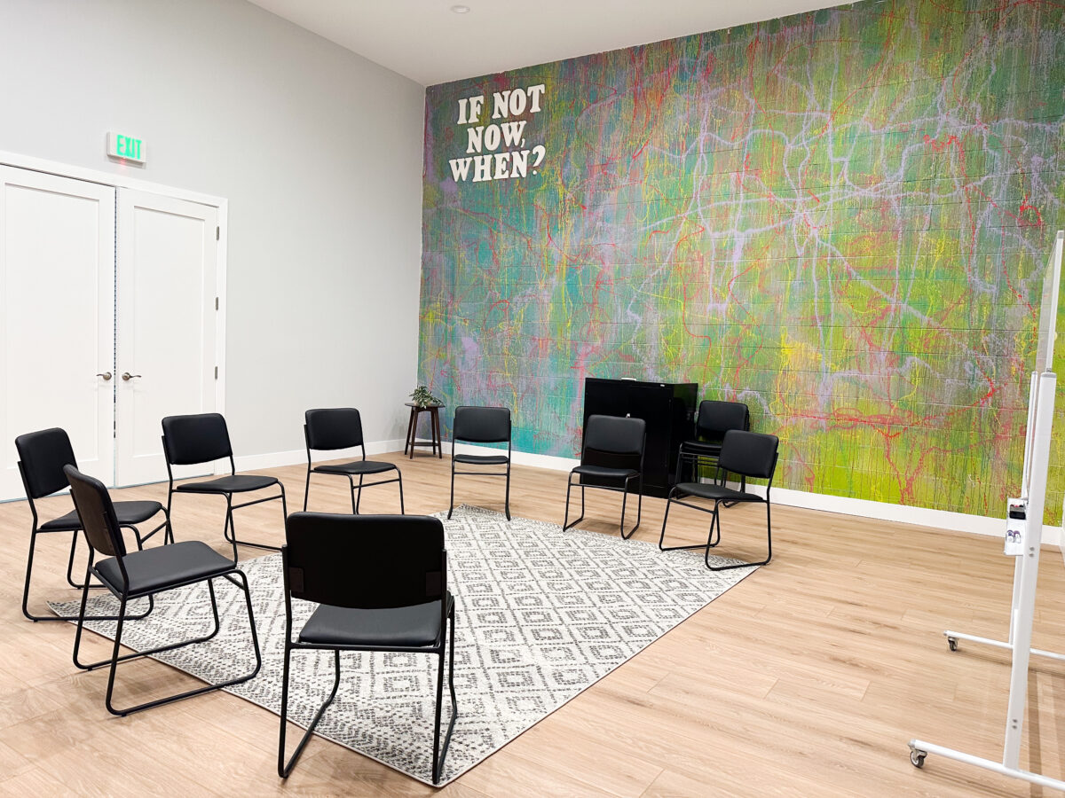 mental health treatment in el monte group therapy room