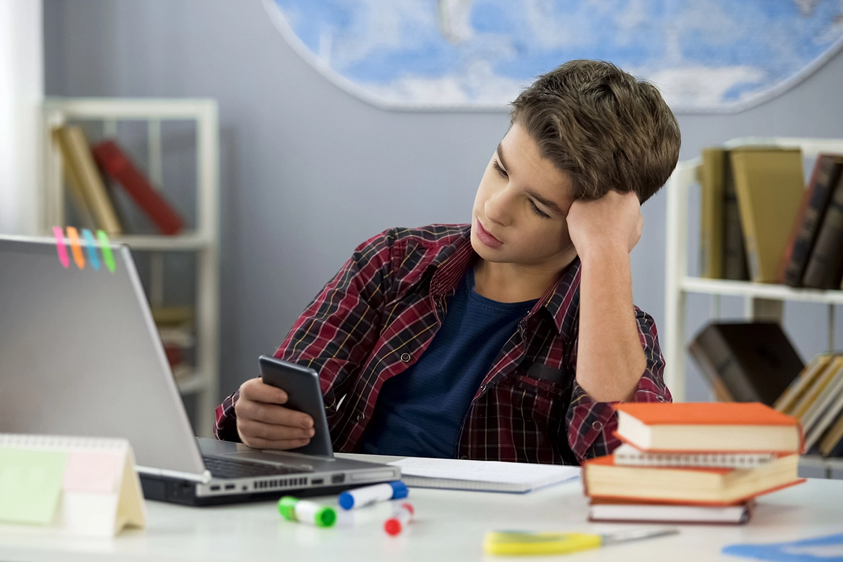 helping stuggling teens symptoms